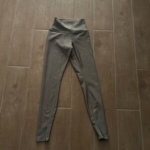 Alo yoga airlifts full length olive branch